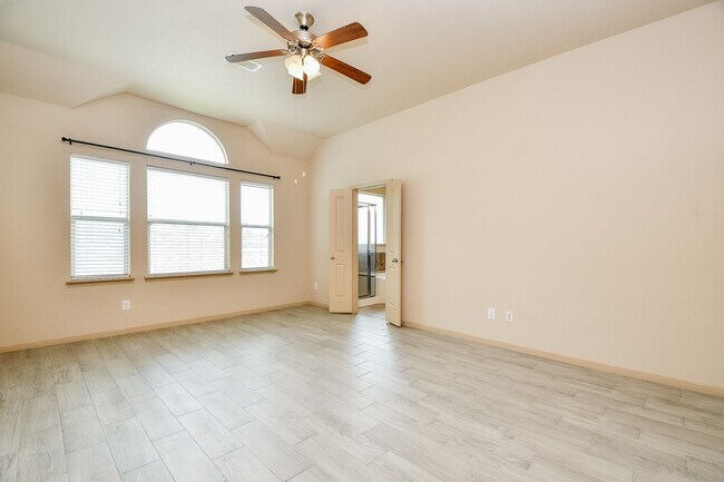 Building Photo - 11022 Ellison Ridge Dr