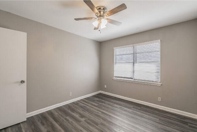 Building Photo - 7513 Maple Dr