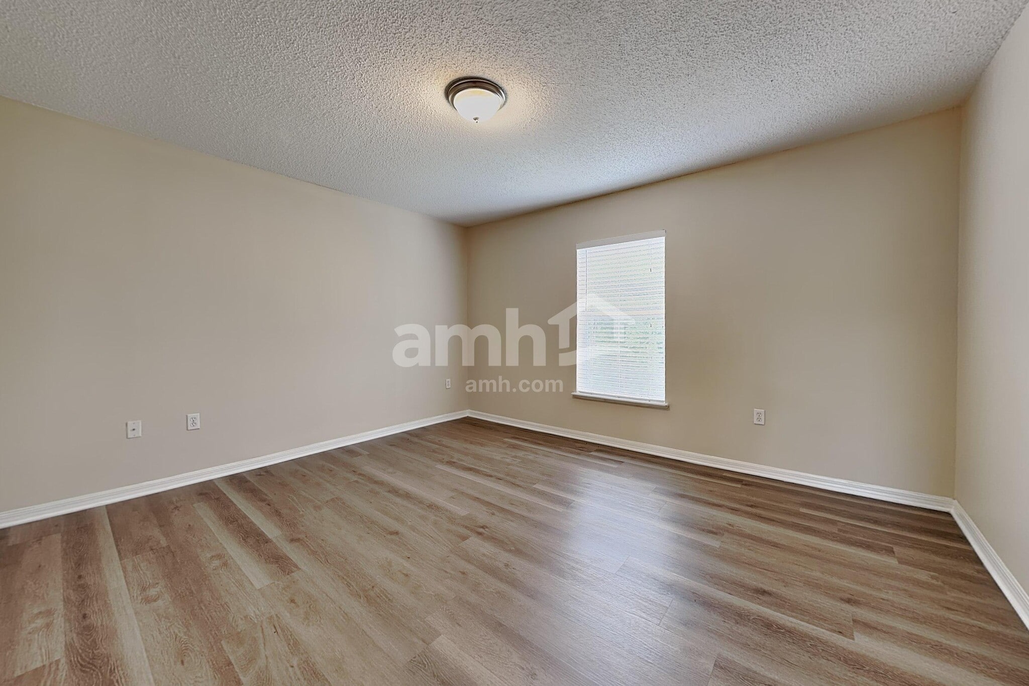 Building Photo - 30500 Birdhouse Dr
