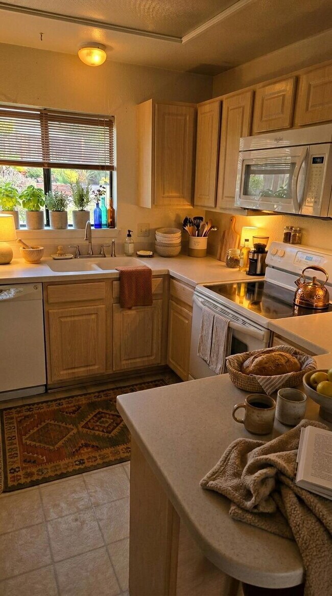 Building Photo - 8635 Clay St