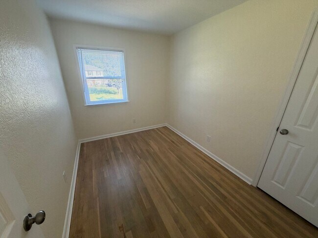 Building Photo - 3061 Ole Towne Ln