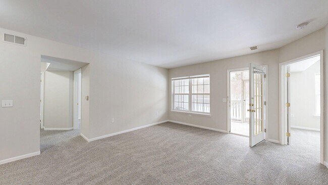 Building Photo - 2740 S Knightsbridge Cir