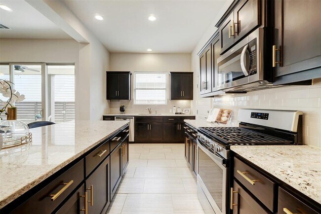 Building Photo - 1603 Arcilla St