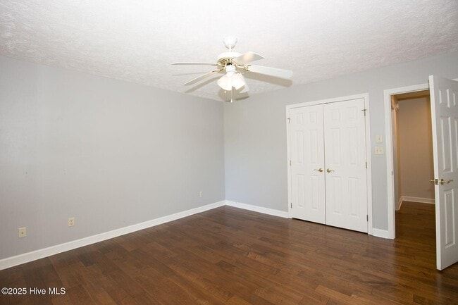 Building Photo - 1205 Greenbriar Dr