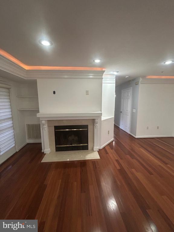 Building Photo - 9811 Lake Point Ct