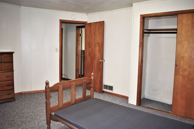 Building Photo - 1029 School St