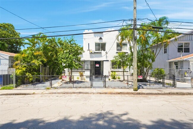Building Photo - 128 NW 9th Ave