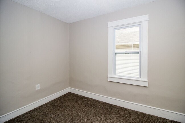 Building Photo - 2947 E 57th St