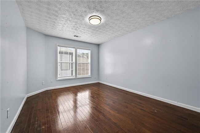 Building Photo - 675 Manor Glen Dr