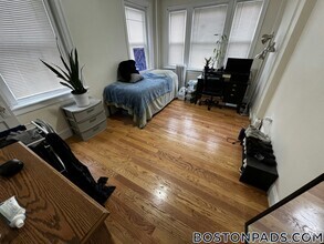 Building Photo - 244 Kelton St