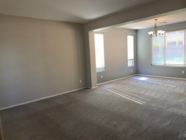 Building Photo - 18686 E Mockingbird Dr