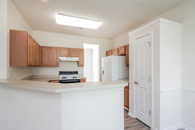 Building Photo - 12529 Oakton Hunt Dr