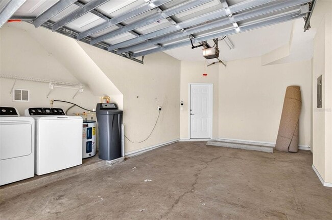 Building Photo - 9739 Meadow Field Cir