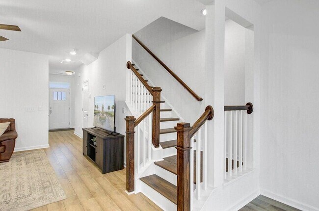 Building Photo - 770 Trotters Ln