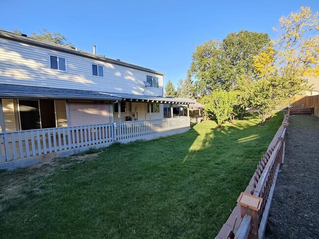 Building Photo - 16456 E Kentucky Ave