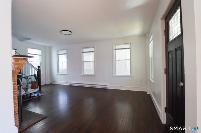 Building Photo - 10 Park St