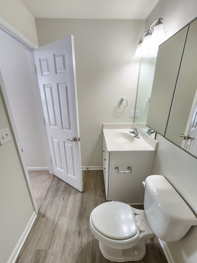 Building Photo - Great Location in the River Stone Community!