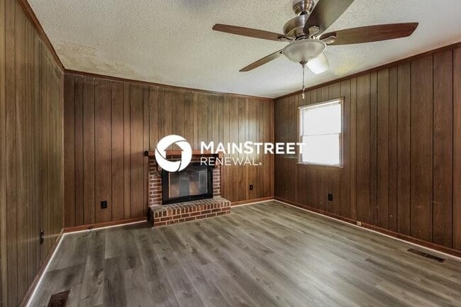 Building Photo - 3 Bedroom Pet-Friendly Home in Jamestown, NC with Main Street Renewal
