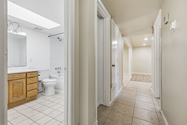 Building Photo - Three Bedroom Home with Bonus Room