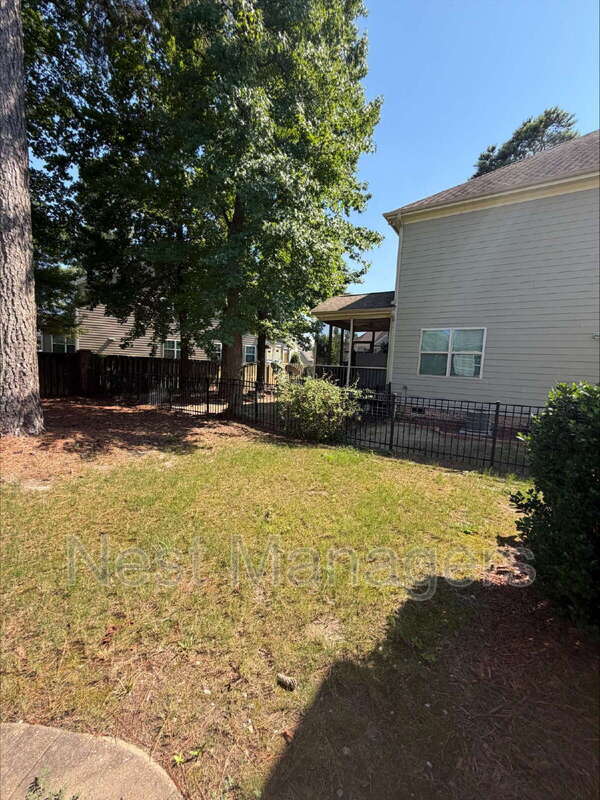 Building Photo - 2409 Thorngrove Ct