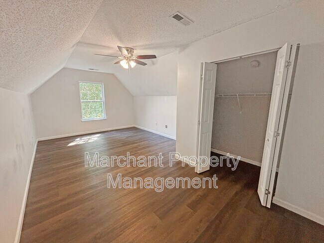 Building Photo - 110 Golden Crest Ct