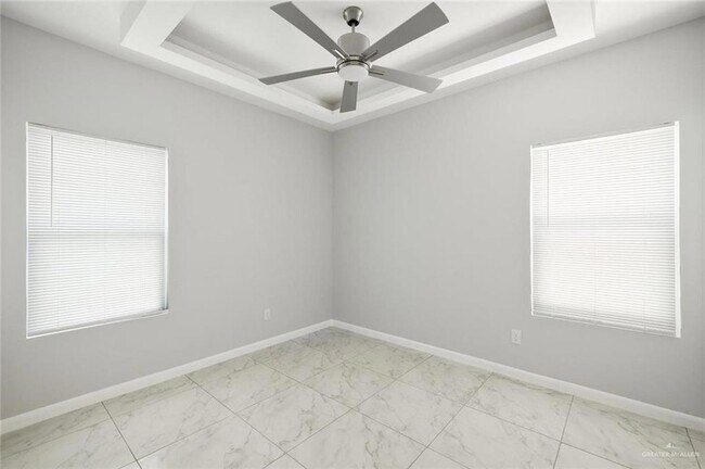 Building Photo - 3804 N Robin Ave
