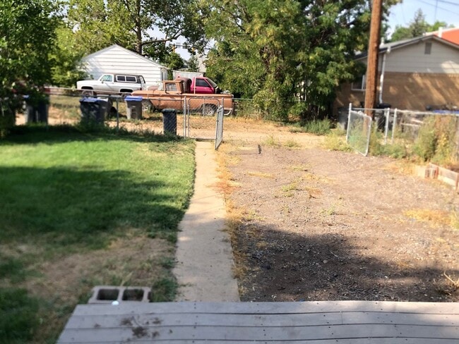 Building Photo - Two Bedroom Apartment with Fenced Backyard in Lafayette Duplex