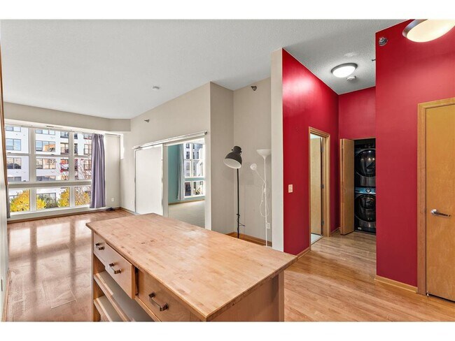 Building Photo - 2650 University Ave W