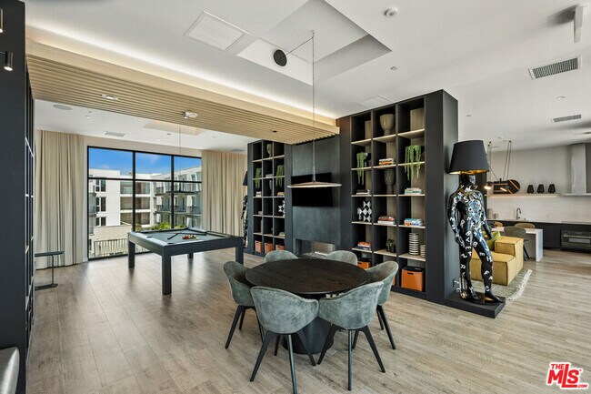 Building Photo - 2455 Overland Ave