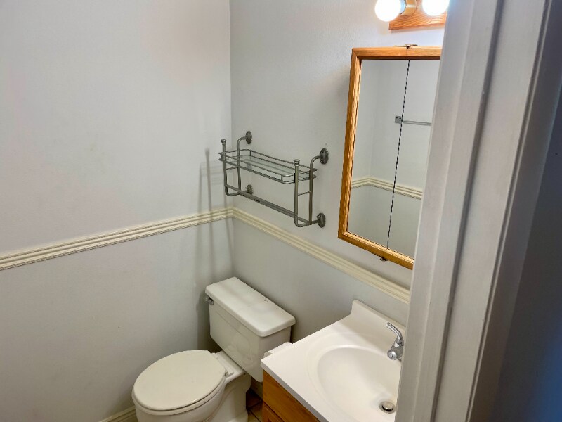 Building Photo - 1710 Hickory Ln