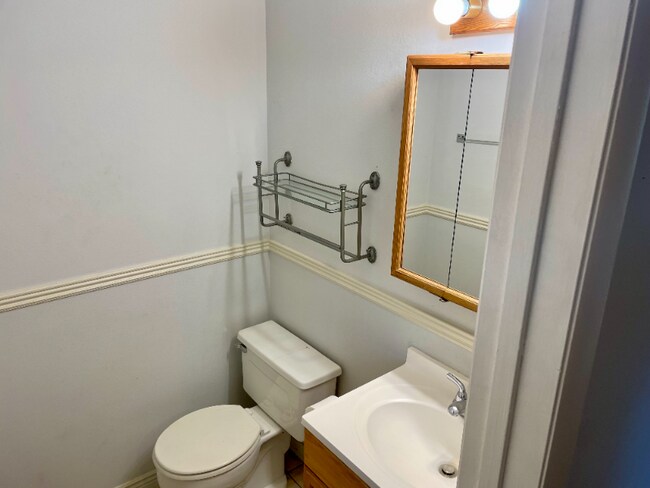 Building Photo - 1710 Hickory Ln