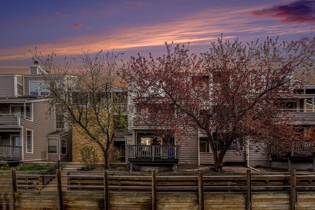 Building Photo - Lake Views in the City! **Move-In Special**