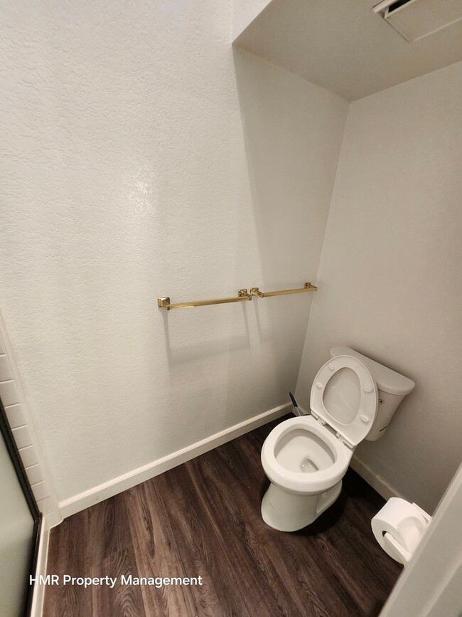 Building Photo - Beautiful 3-Bed, 3-Bath Condo in Prime Cla...