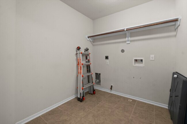 Building Photo - 16859 Blackberry Lily Ln
