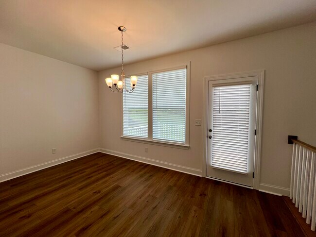 Building Photo - 2132 Barrowcliffe Dr NW