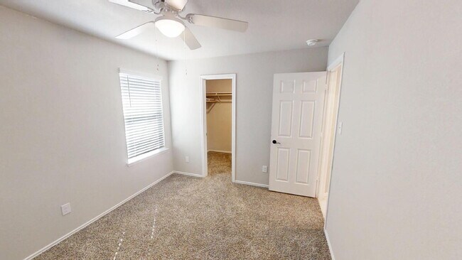 Building Photo - 4902 Karen Grn Dr