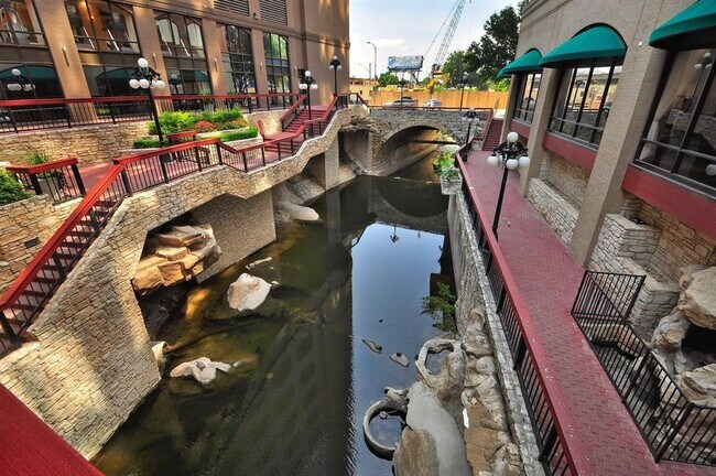 Building Photo - 507 Sabine St