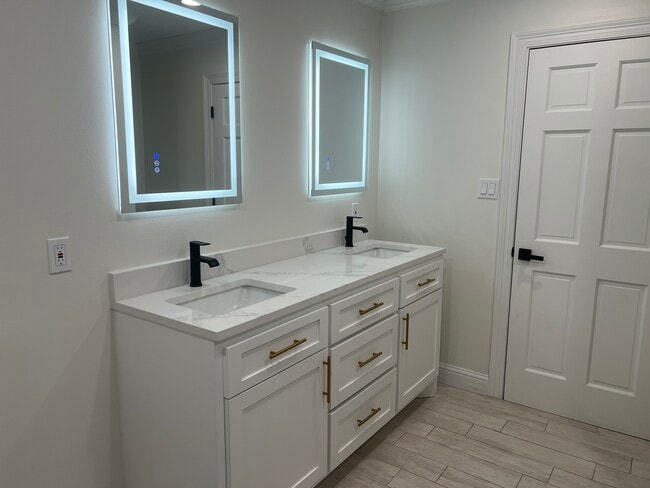 Building Photo - 5985 Rankin Dr