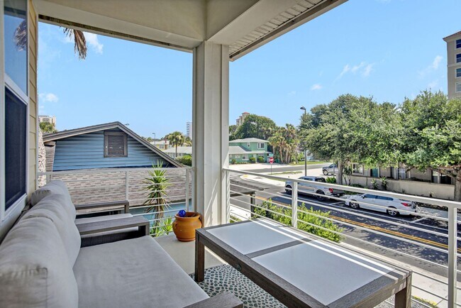 Building Photo - Luxury Beach Living Just Two Blocks from the Ocean – 4 Bed/3 Bath Fully Furnished Jacksonville Be...