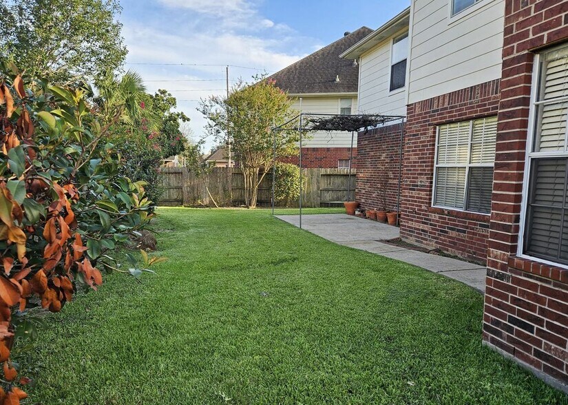 Building Photo - 12215 Meadow Ln Ct