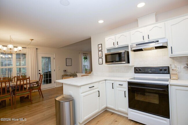 Building Photo - 681 Ginesing Dr