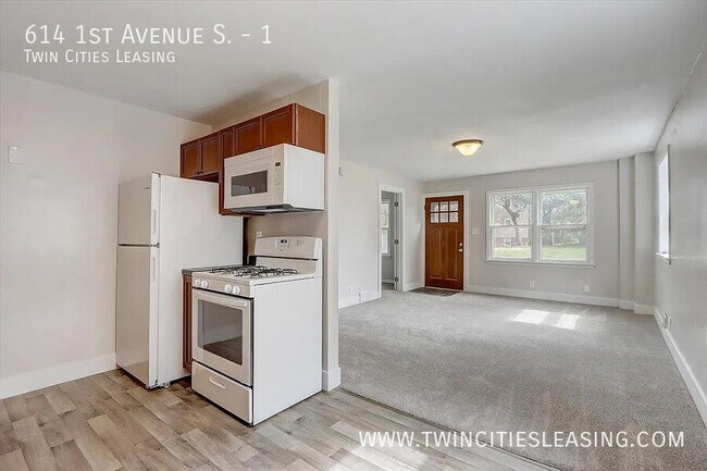 Building Photo - 614 1st Ave S