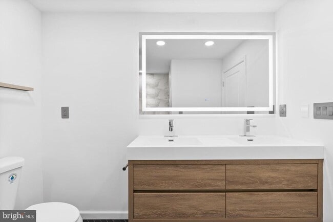 Building Photo - 931 Westminster St NW