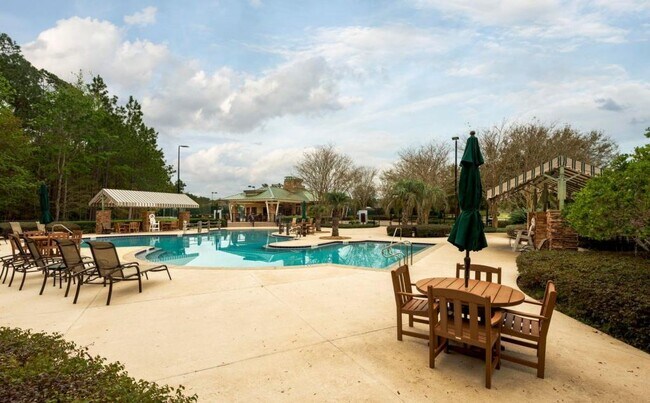 Building Photo - 539 Hedgewood Dr