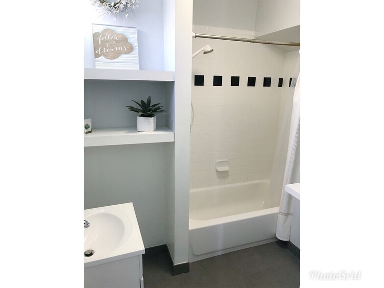 Building Photo - 25612 Lucille Ave