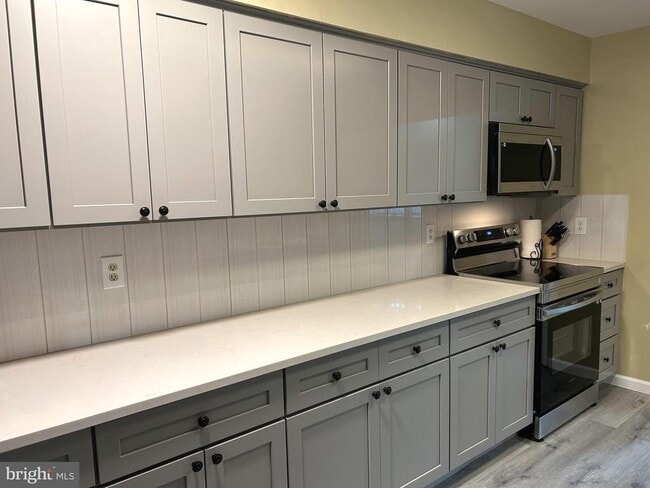 Building Photo - 204 Clover Hill Ct