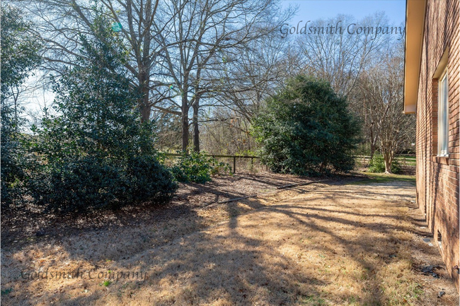 Building Photo - 208 Yellow Poplar Ct