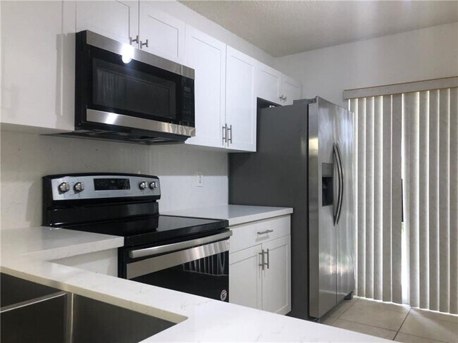 Building Photo - 6756 Sienna Club Dr