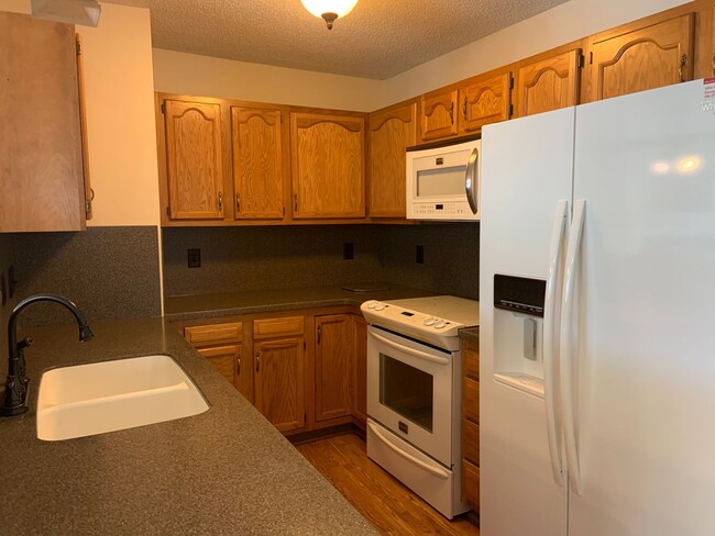 Building Photo - Gorgeous 2BR Somerset Village Condo