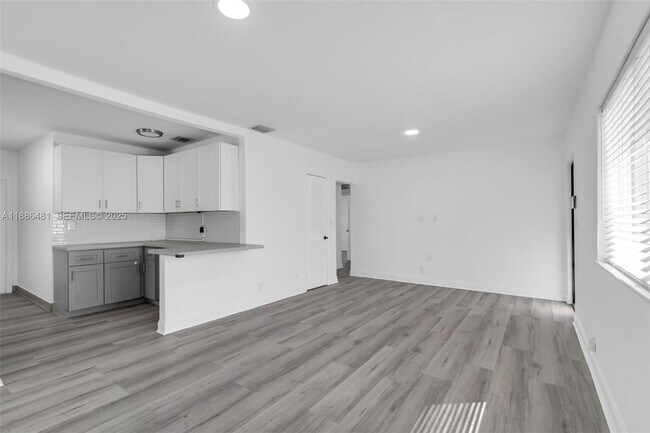 Building Photo - North 26th Avenue, Hollywood, FL 33020 - 3 BR 1 BA single-family home